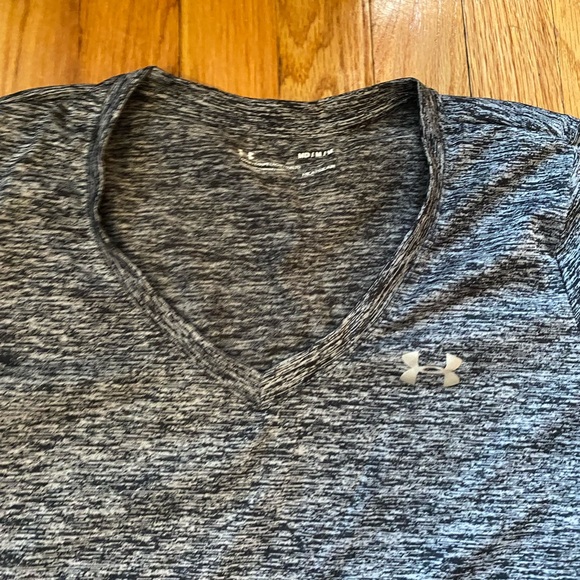 Under Armour Medium Heatgear Top - Picture 2 of 4